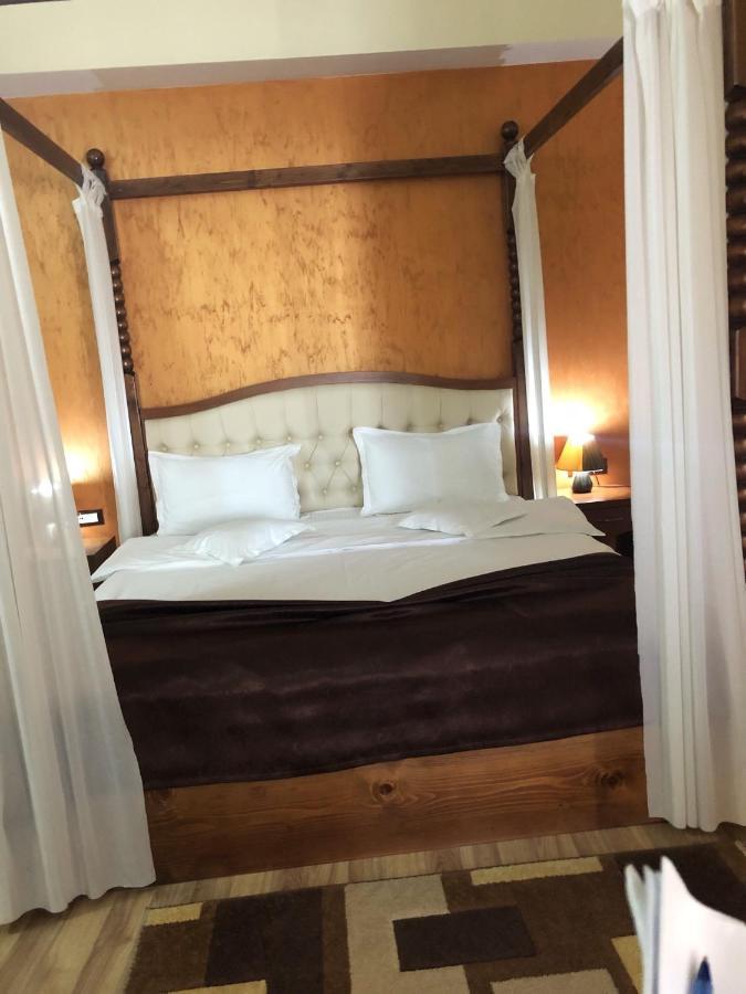 Hotel Crystal Palace Râmnicu Vâlcea Zewnętrze zdjęcie
