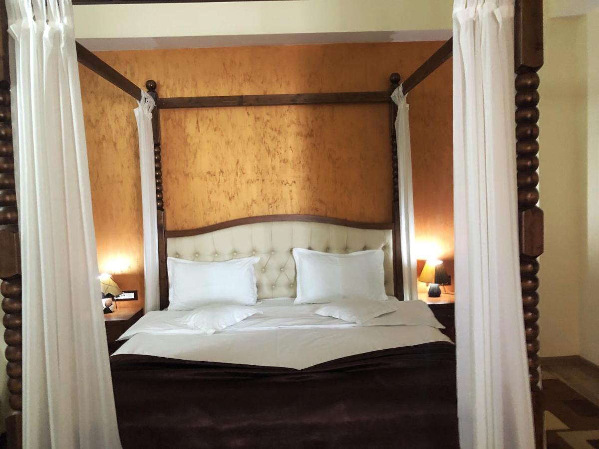 Hotel Crystal Palace Râmnicu Vâlcea Zewnętrze zdjęcie