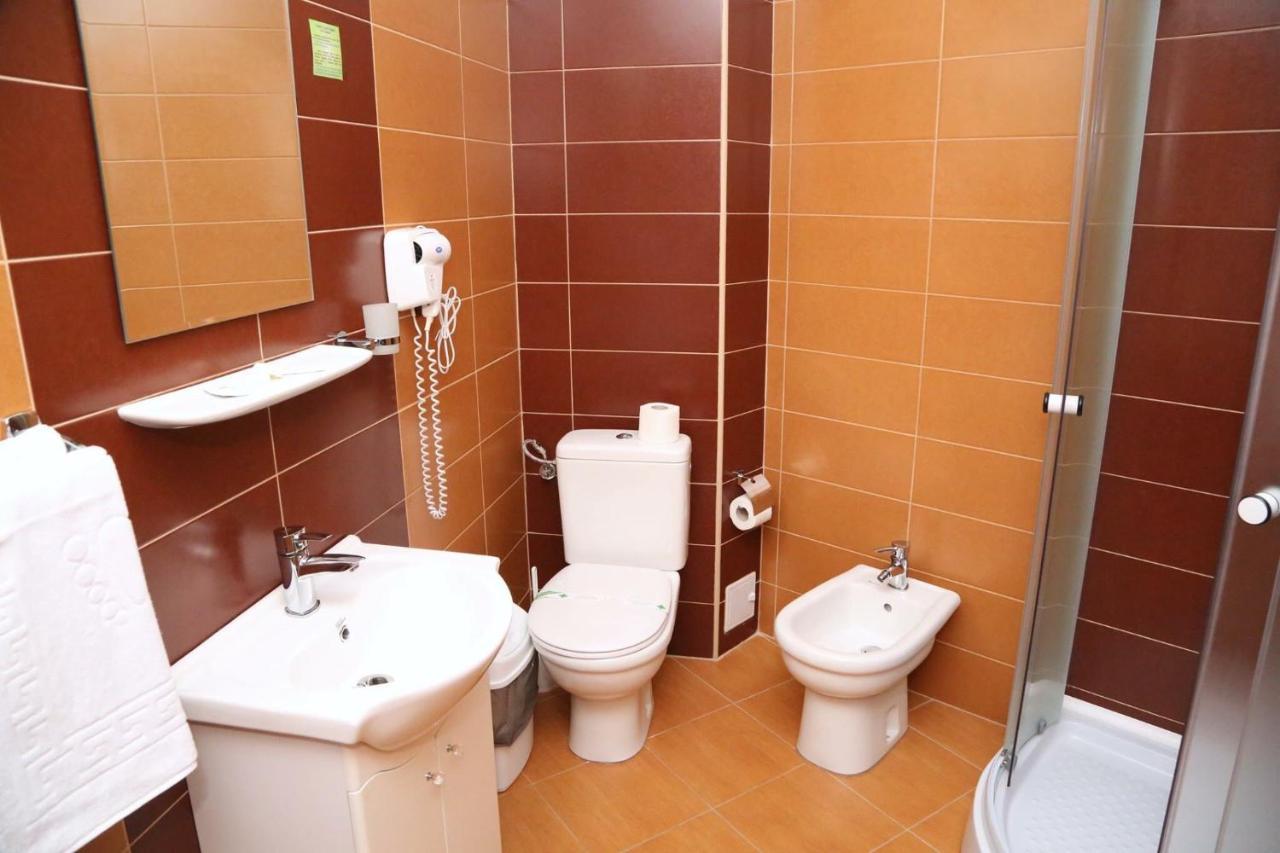 Hotel Crystal Palace Râmnicu Vâlcea Zewnętrze zdjęcie